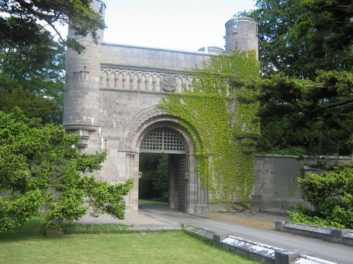 Penrhyn_Castle_nord_galles_entrance