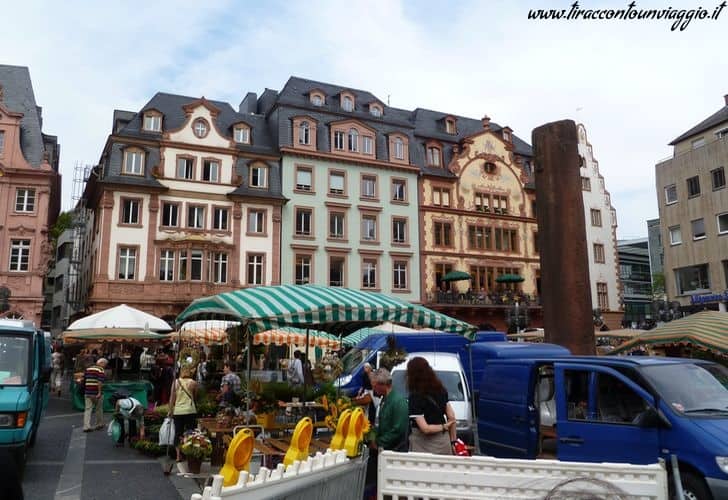 Marktplatz_mercato_settimanale_magonza_mainz