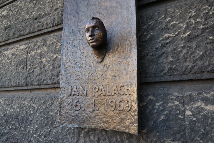 Jan Palach_namesti_monumento
