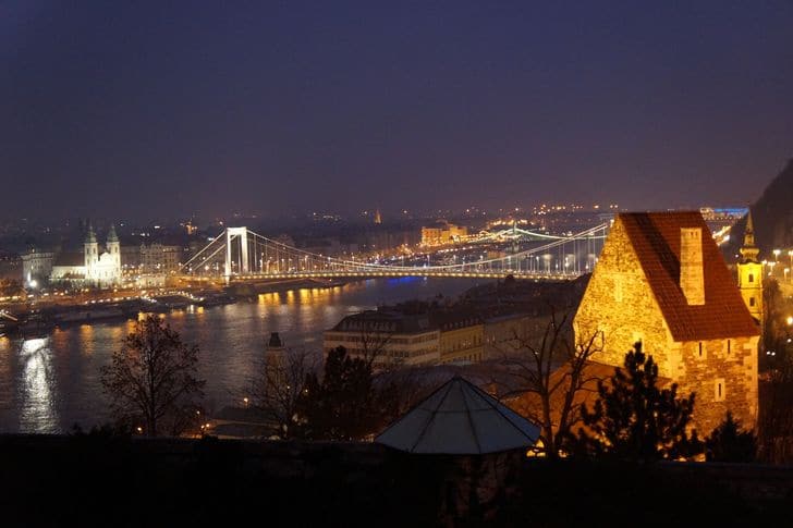 Panorama di notte da Budapest
