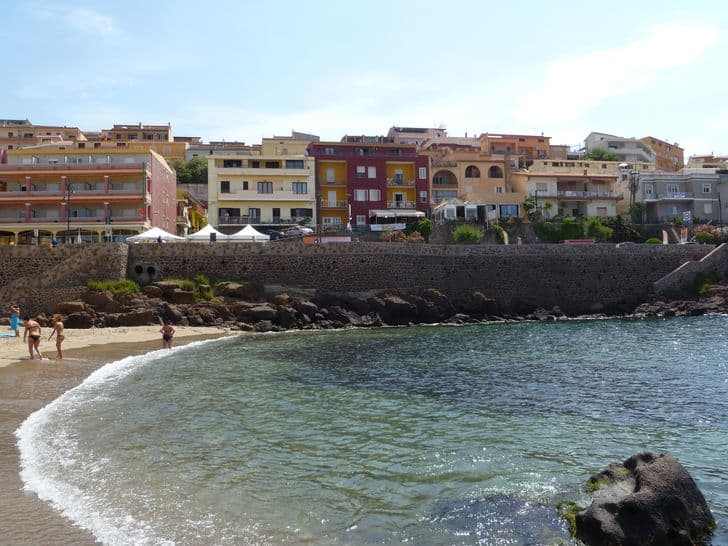 castelsardo_borgo_sardegna_spiaggia_la_marina
