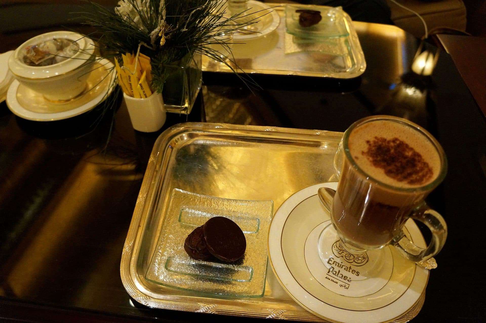 cioccolata calda le cafe bar emirates palace