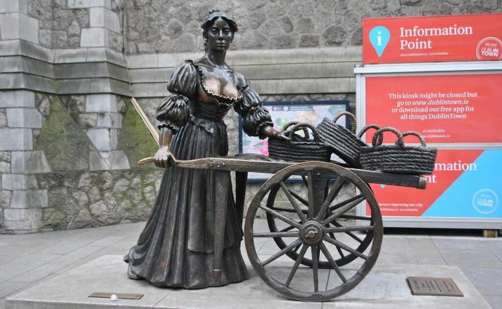 Dublino, la statua di Molly Malone: una storia intrisa di leggenda