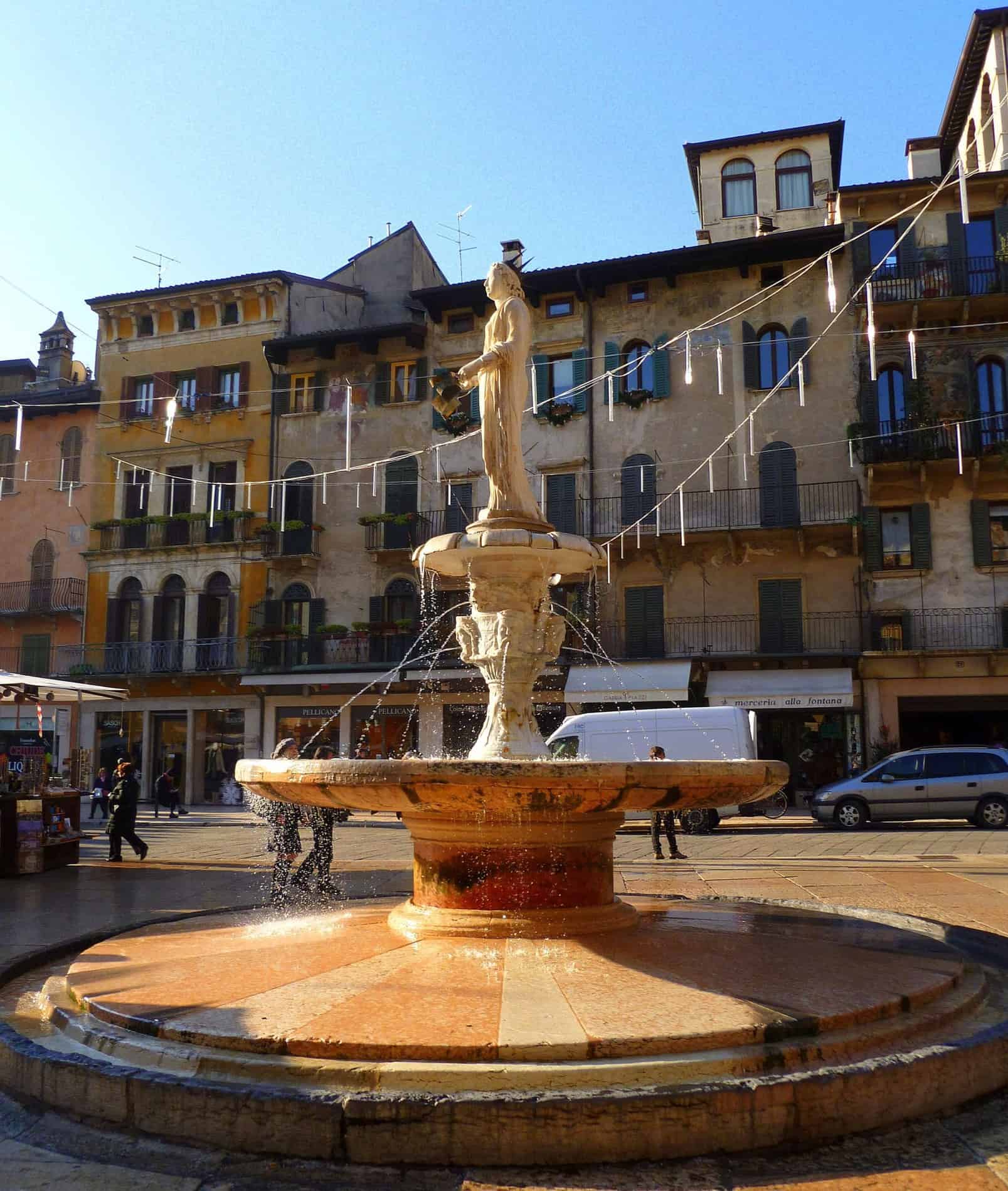 Piazza delle Erbe a Verona 