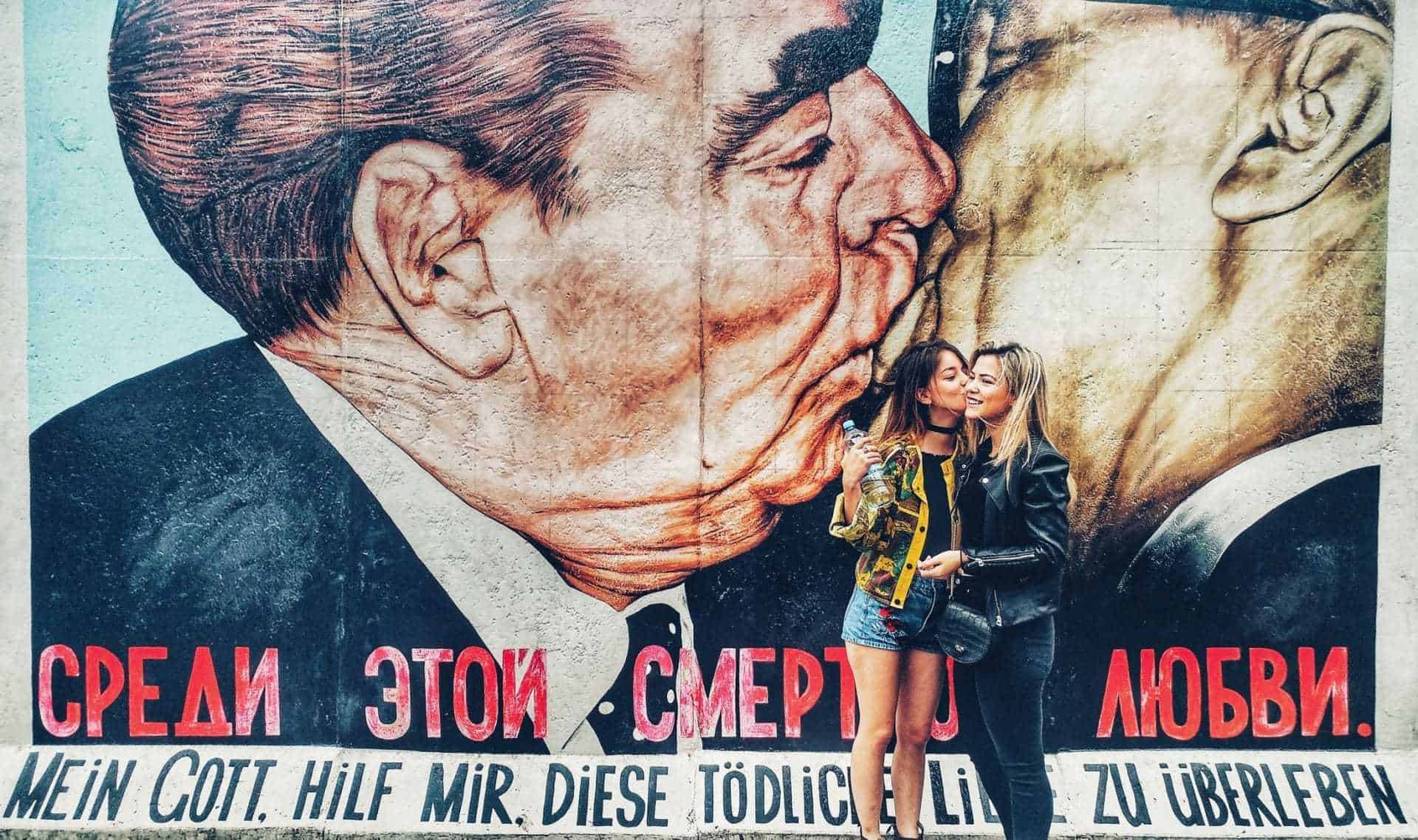muro berlino murales honecker breschnew