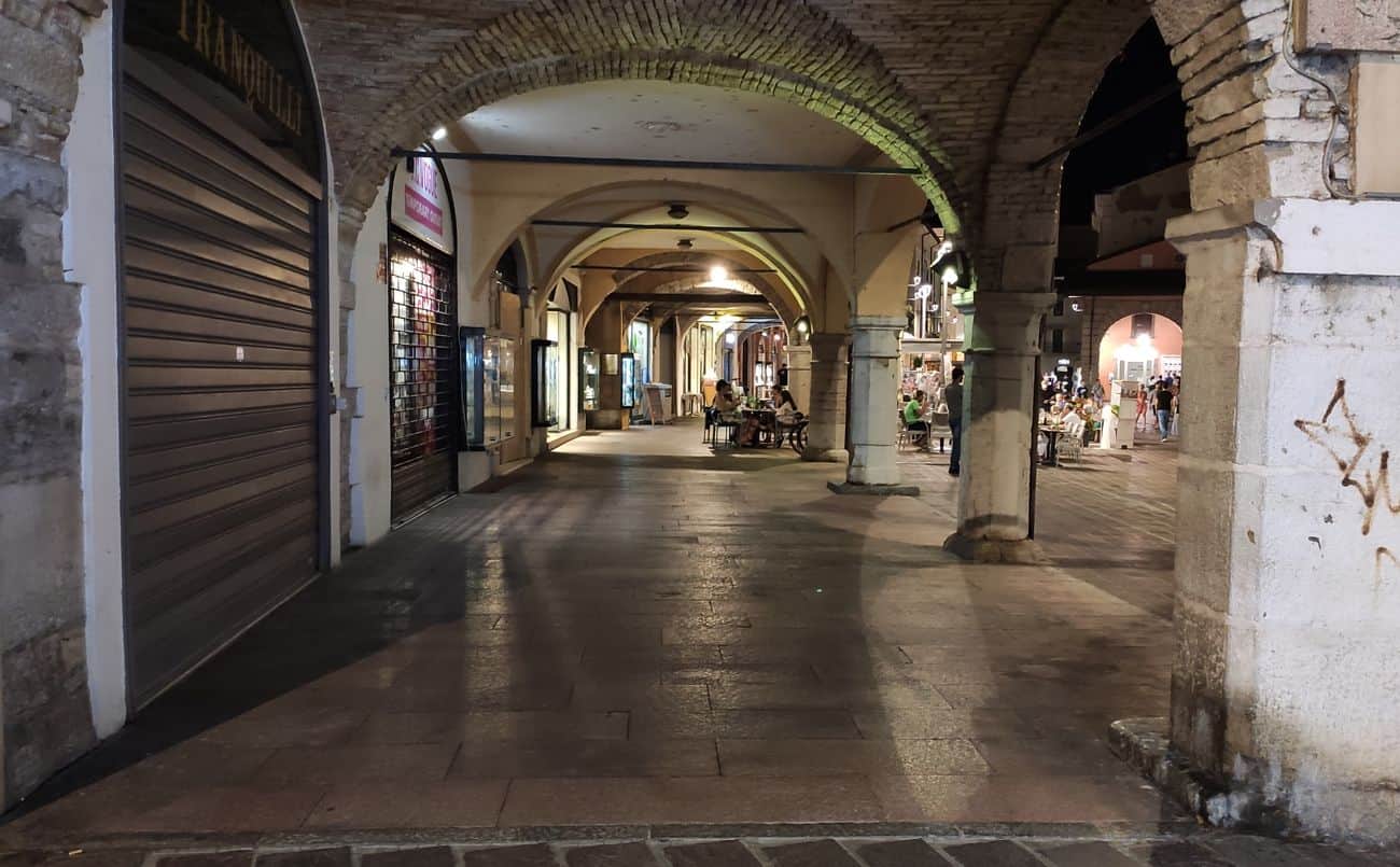 Portici Piazza Malvezzi a Desenzano del Garda