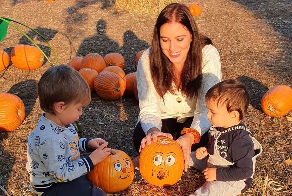 Gita al pumpkin patch in autunno con i bambini