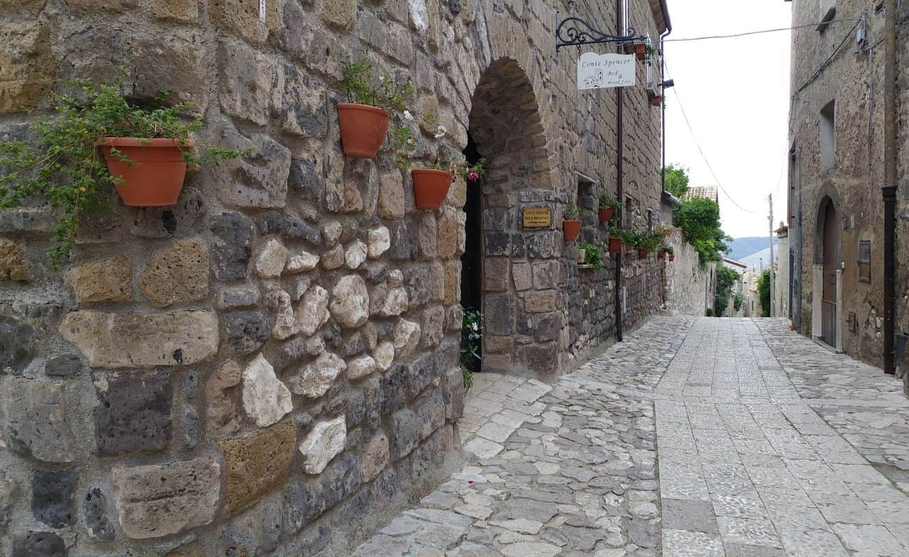 Vicoli e botteghe del borgo di Caserta