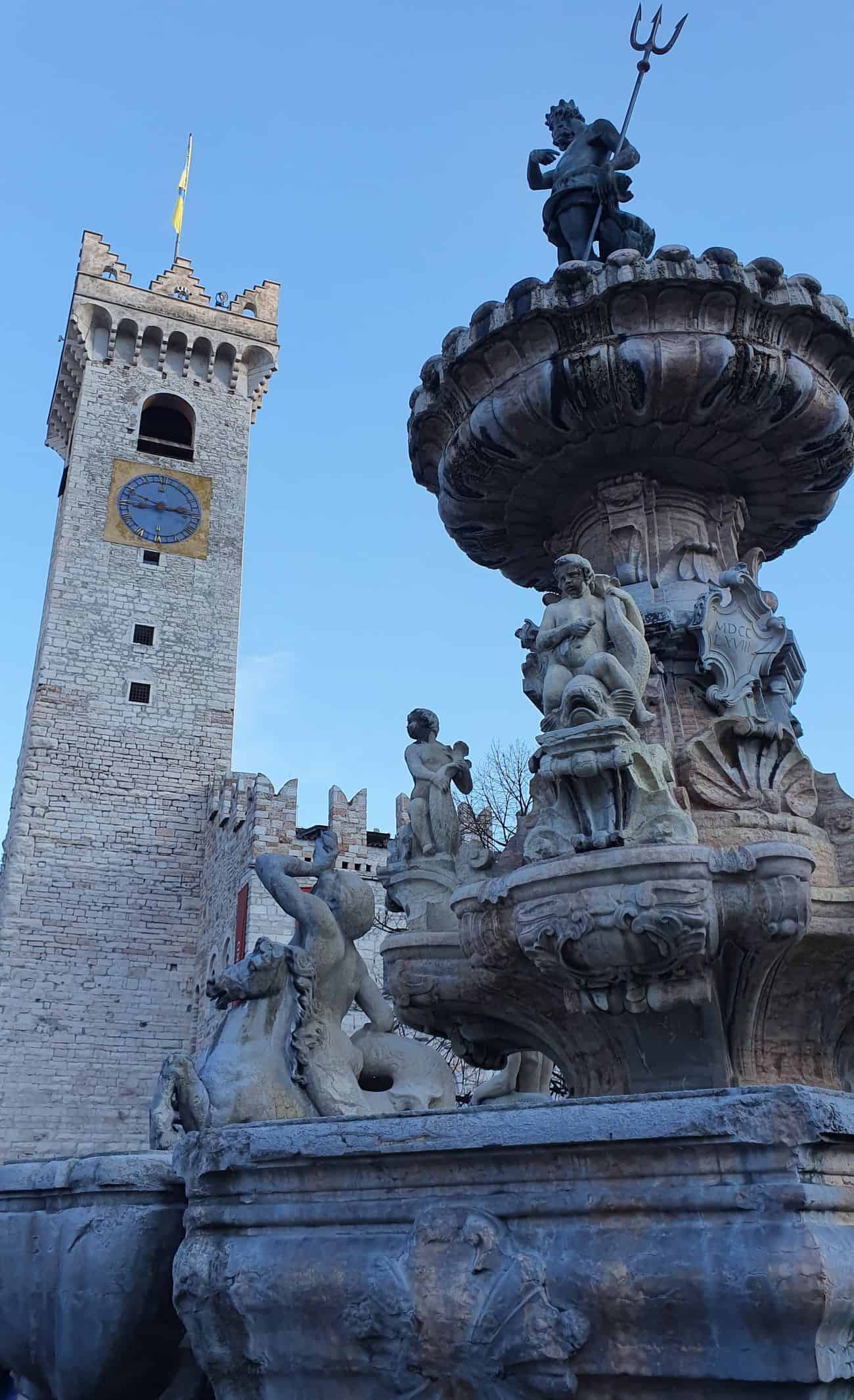 Fontana del Nettuno in Piazza Duomo