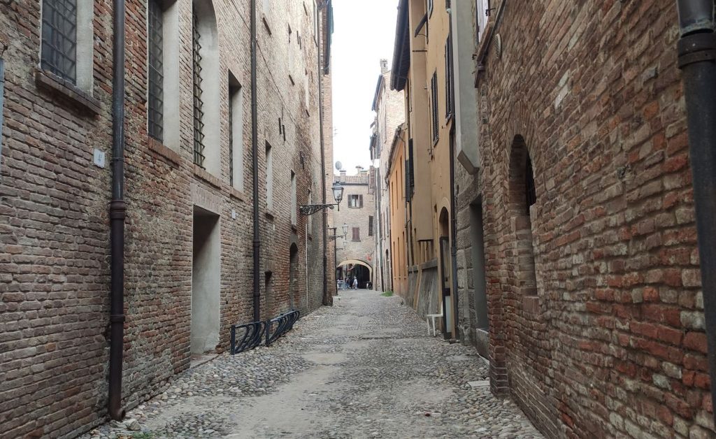 Cosa vedere a Ferrara in un giorno: Via delle Volte