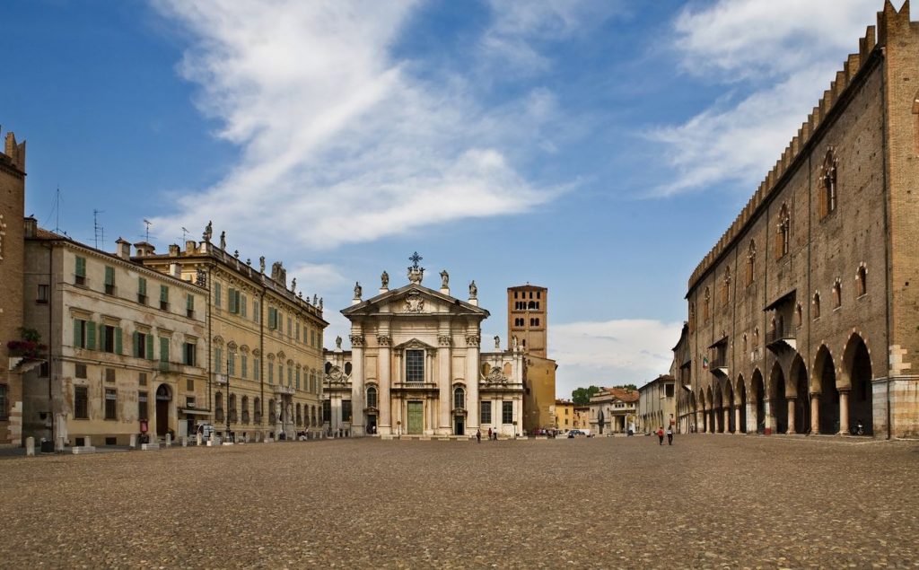 Visitare Mantova: Piazza Sordello