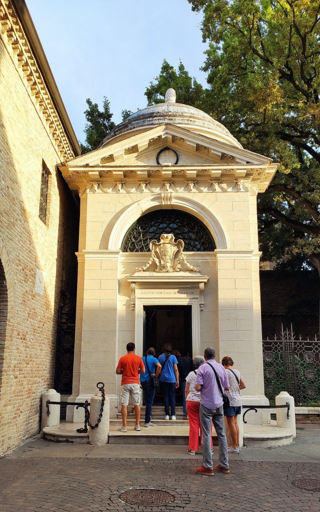 Esterno Tomba di Dante Ravenna