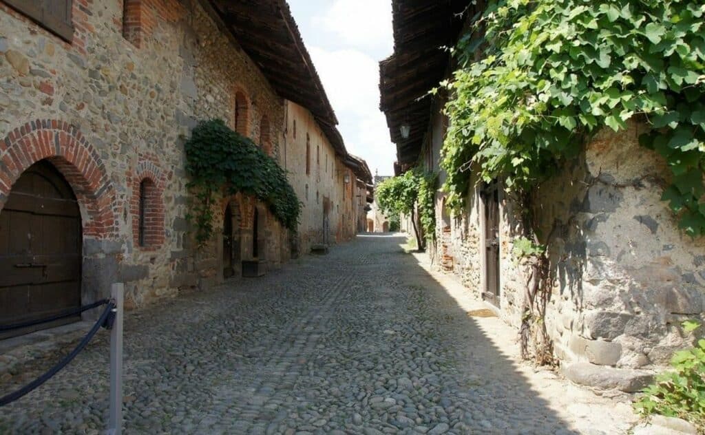 Piccolo borgo italiano Piemonte: Ricetto di Candelo