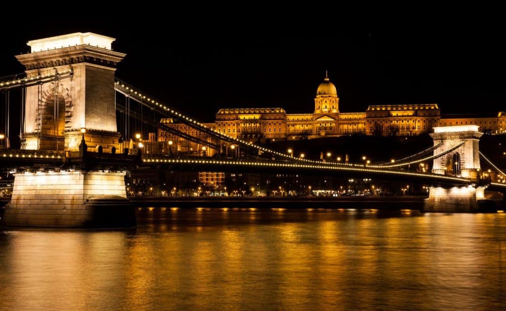 Ponte delle Catene e Parlamento Budapest
