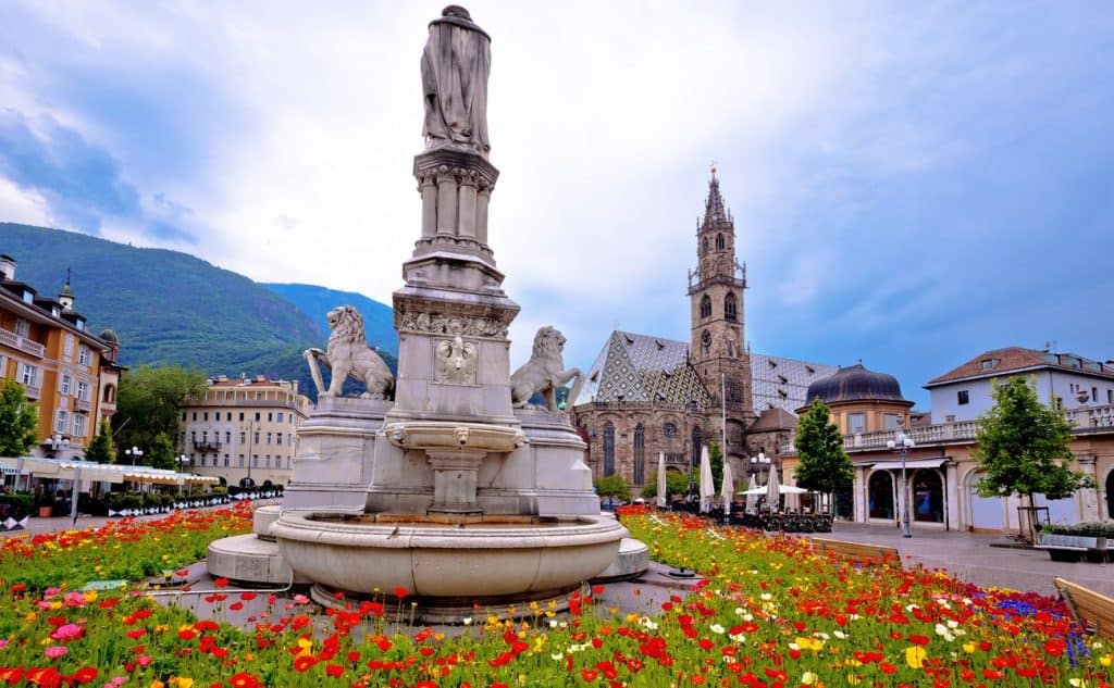 Piazza Wather Bolzano in primavera