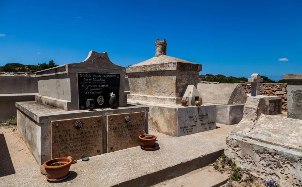 Cimitero della Casa Reale Isola Tavolara