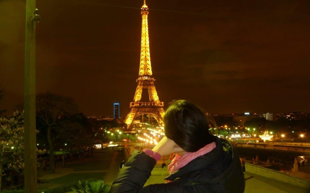 Tour Eiffel a Parigi di notte