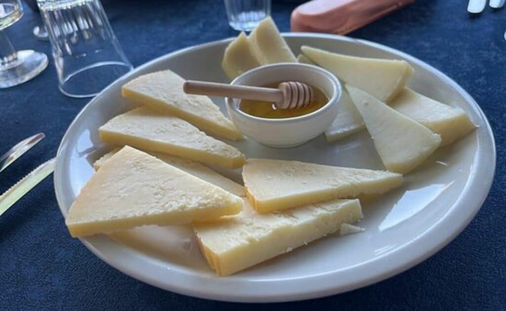 Pecorino Crotonese - formaggio tipico della Calabria