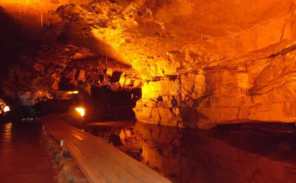 Grotte Dan-yr-Ogof nel Parco Nazionale di Brecon Beacons, Galles