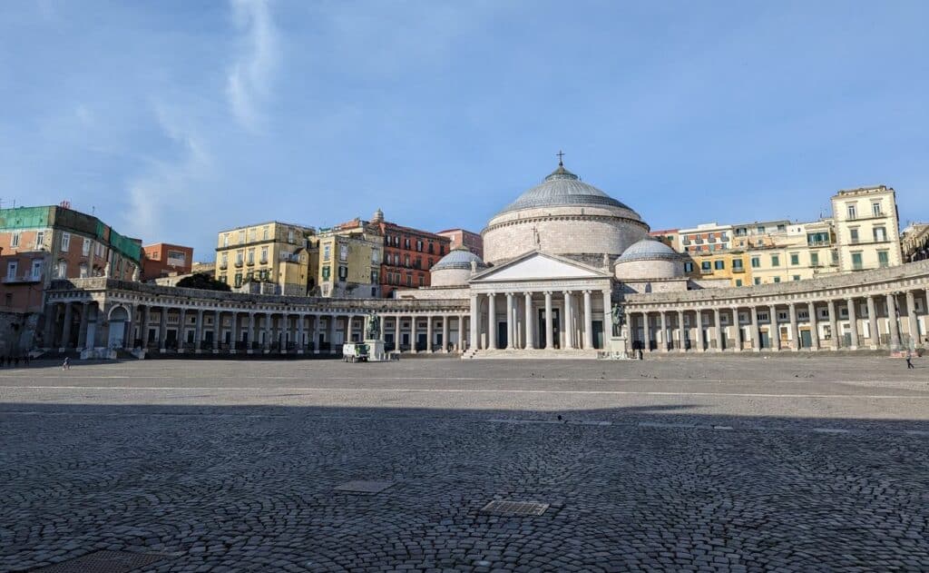 Piazza del Plebiscito, Centro storico di Napoli