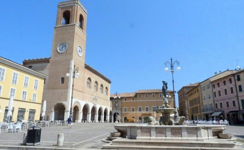 Piazza XX Settembre e Fontana della Fortuna, Fano