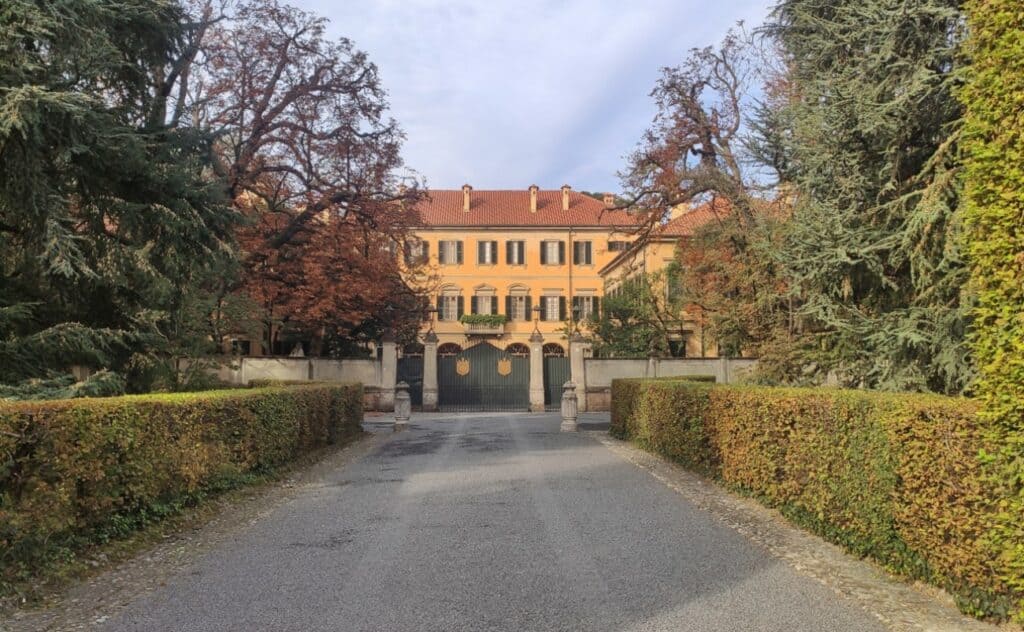 Ingresso Villa San Martino di Berlusconi, Arcore