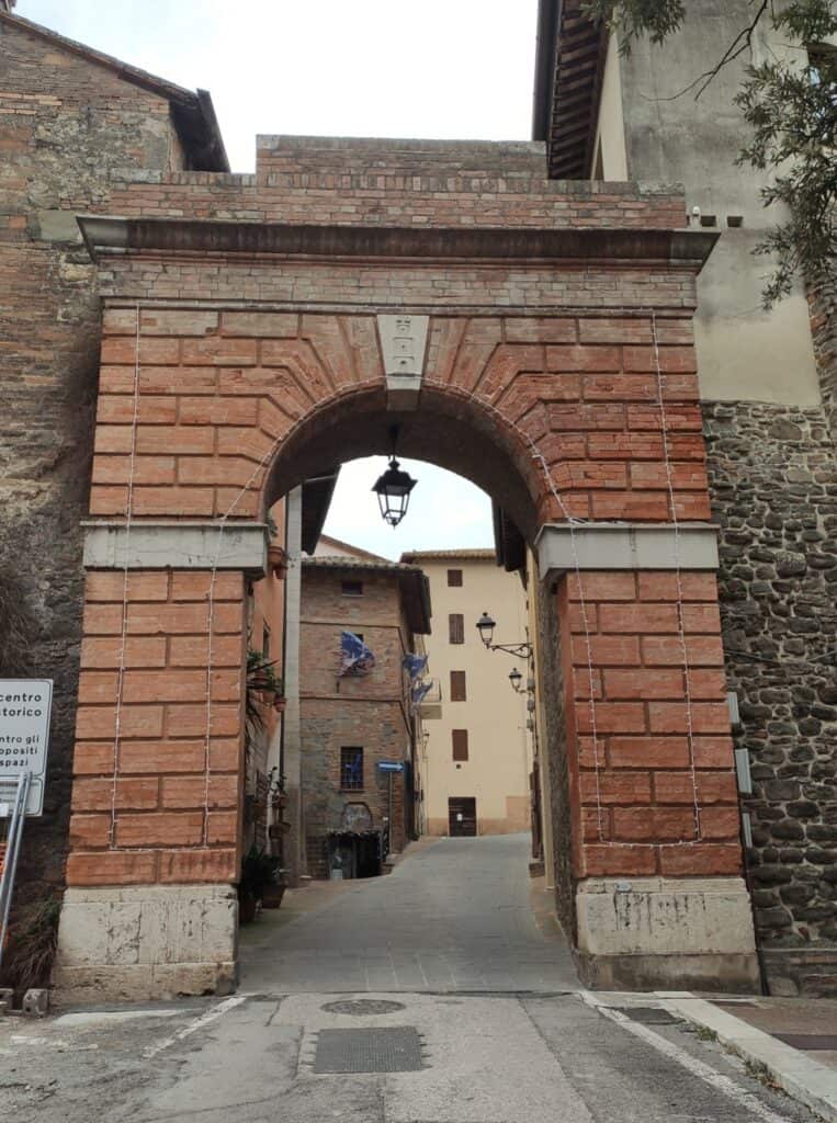 Porta di San Michele Arcangelo, Deruta