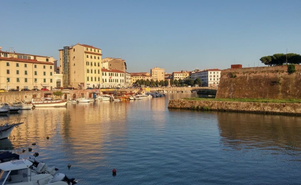 Centro storico di Livorno: itinerario tra vie e monumenti