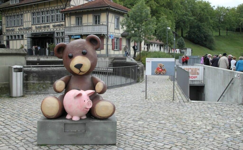 Barenpark,la fossa degli orsi a Berna