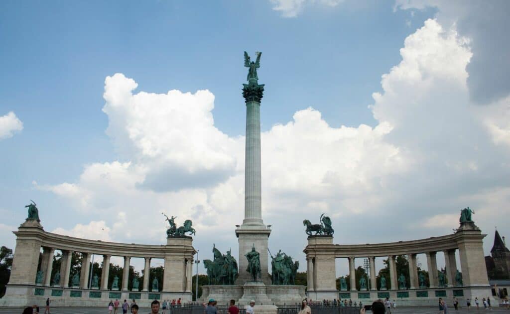 Piazza degli Eroi, Budapest
